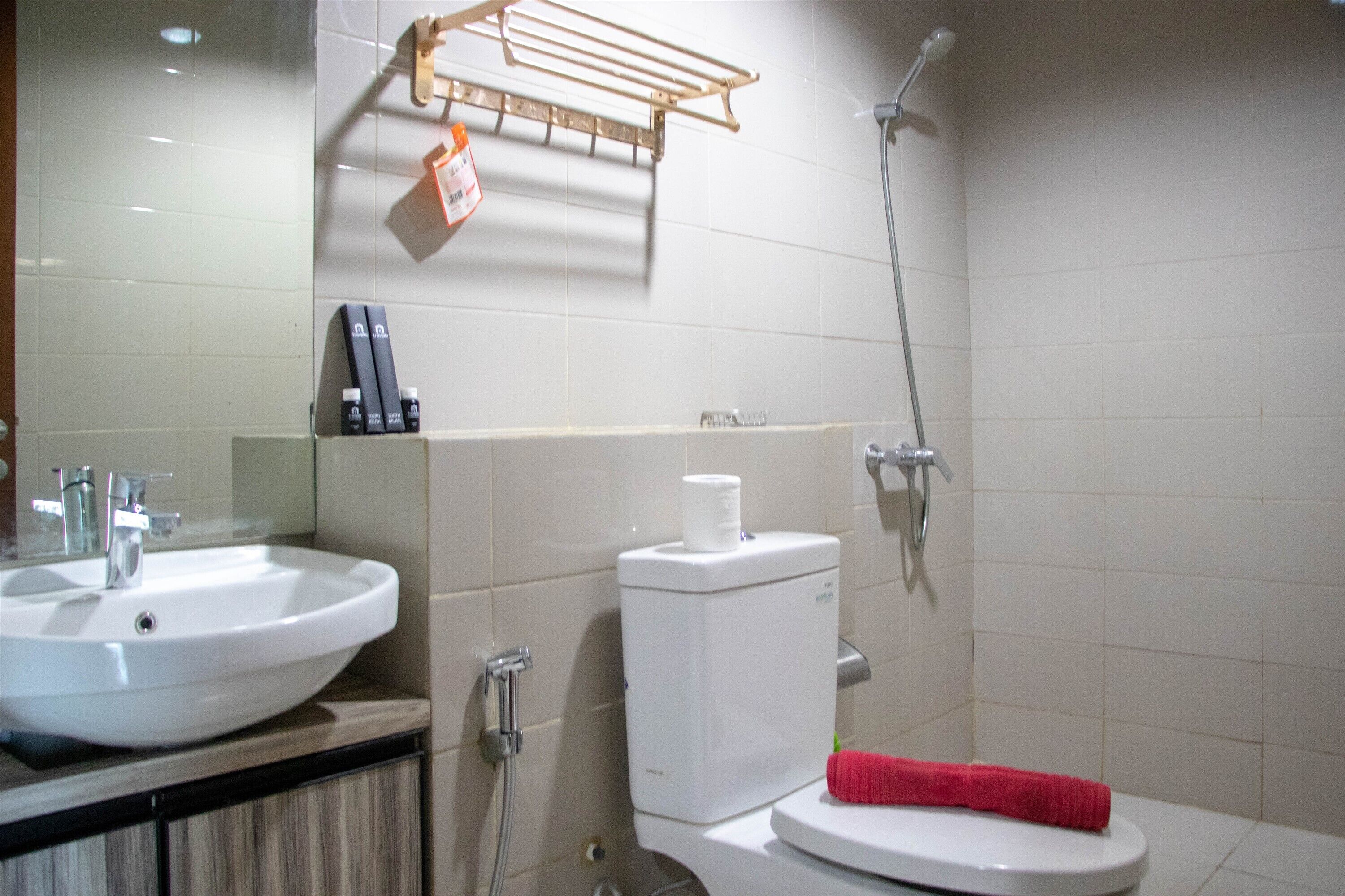 Appartement, 2 chambres | Salle de bain | Douche, articles de toilette gratuits, serviettes fournies