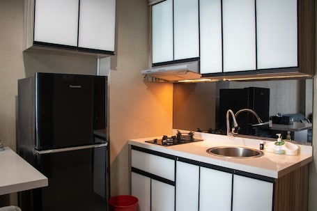 Apartment, 2 Bedrooms | Private kitchen | Fridge, cookware/dishes/utensils