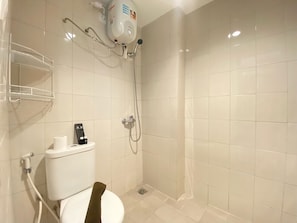 Apartamento, 2 quartos | Banheiro | Chuveiro, produtos de toalete grátis, toalhas de banho