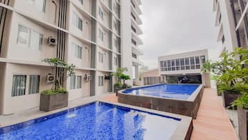 Kolam renang terbuka