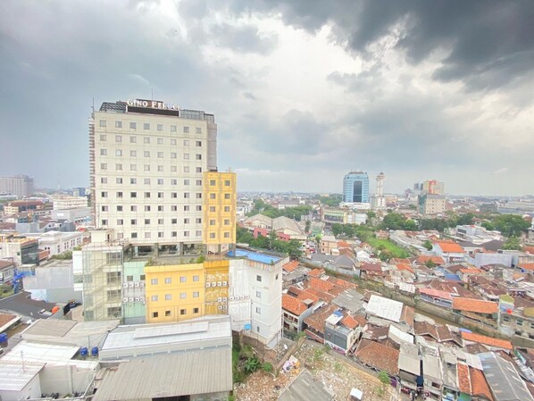 Exterior - Spacious And Modern 2Br At Braga City Walk Apartment (Bandung)