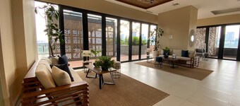 Beautiful And Cozy 2Br Samara Suites Apartment