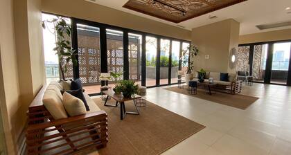 Beautiful And Cozy 2Br Samara Suites Apartment