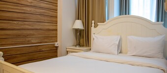 Nice And Cozy 1Br With Extra Room Apartment At Capitol Park Residence