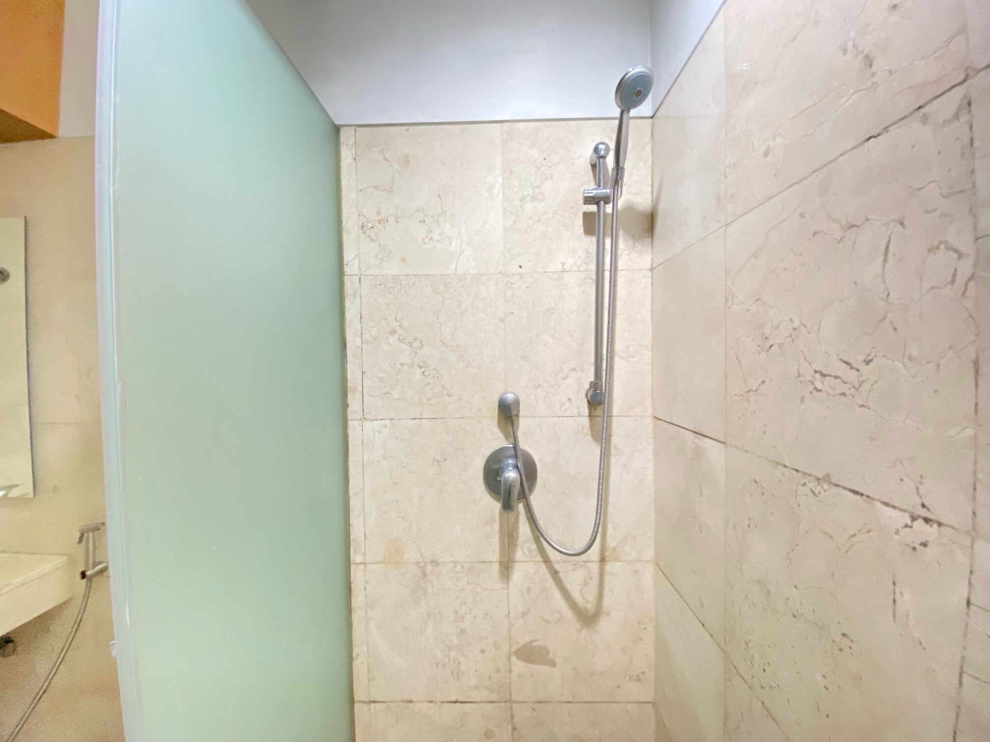 Apartment, 2 Bedrooms | Bathroom | Shower, free toiletries, towels, shampoo