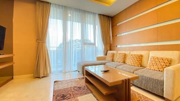 Căn hộ, 2 phòng ngủ | Khu phòng khách | TV