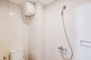 Appartamento, 2 camere da letto | Bagno | Doccia, set di cortesia gratuito, asciugamani, shampoo