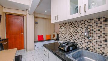 Apartment, 2 Bedrooms | Private kitchen | Fridge, cookware/dishes/utensils