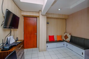 Apartment, 2 Bedrooms | Living area