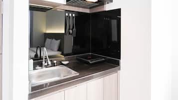 Apartment, 2 Bedrooms | Private kitchen | Fridge, cookware/dishes/utensils