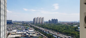 Elegant And Comfy 1Br Apartment At Northland Ancol Residence