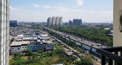 Elegant And Comfy 1Br Apartment At Northland Ancol Residence