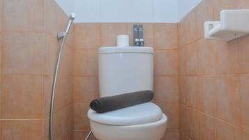 Leilighet, 2 soverom | Bad | Dusj, toalettartikler (inkludert) og håndklær