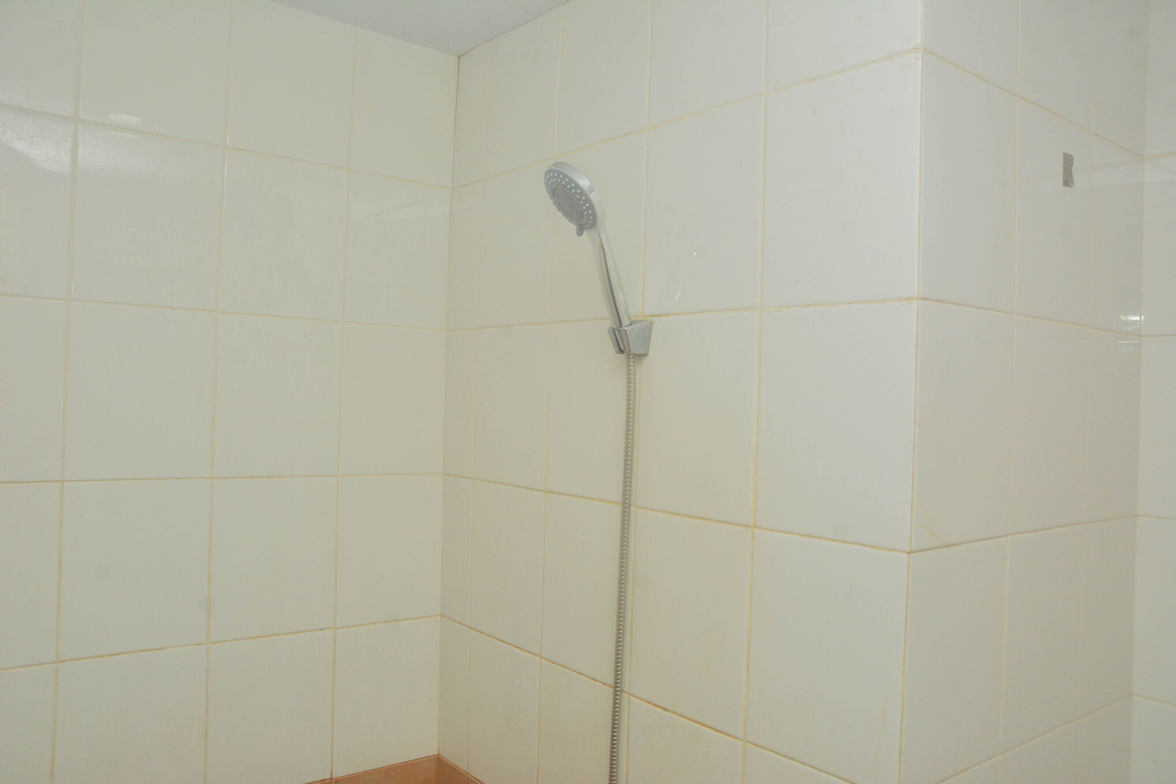 Apartamento, 2 habitaciones | Baño | Ducha, artículos de higiene personal gratuitos y toallas