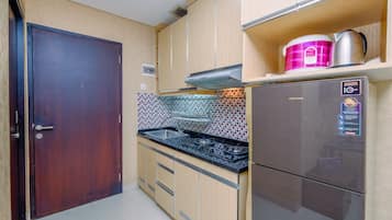 Apartment, 1 Bedroom | Private kitchen | Fridge, cookware/dishes/utensils