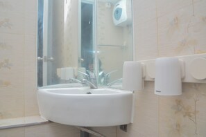 Huoneisto, 2 makuuhuonetta | Kylpyhuone | Suihku, ilmaiset hygieniatuotteet, pyyhkeet