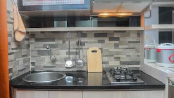 Apartment, 2 Bedrooms | Private kitchen | Fridge, cookware/dishes/utensils