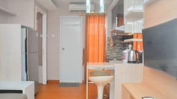 Apartment, 2 Schlafzimmer | Wohnbereich | Fernseher