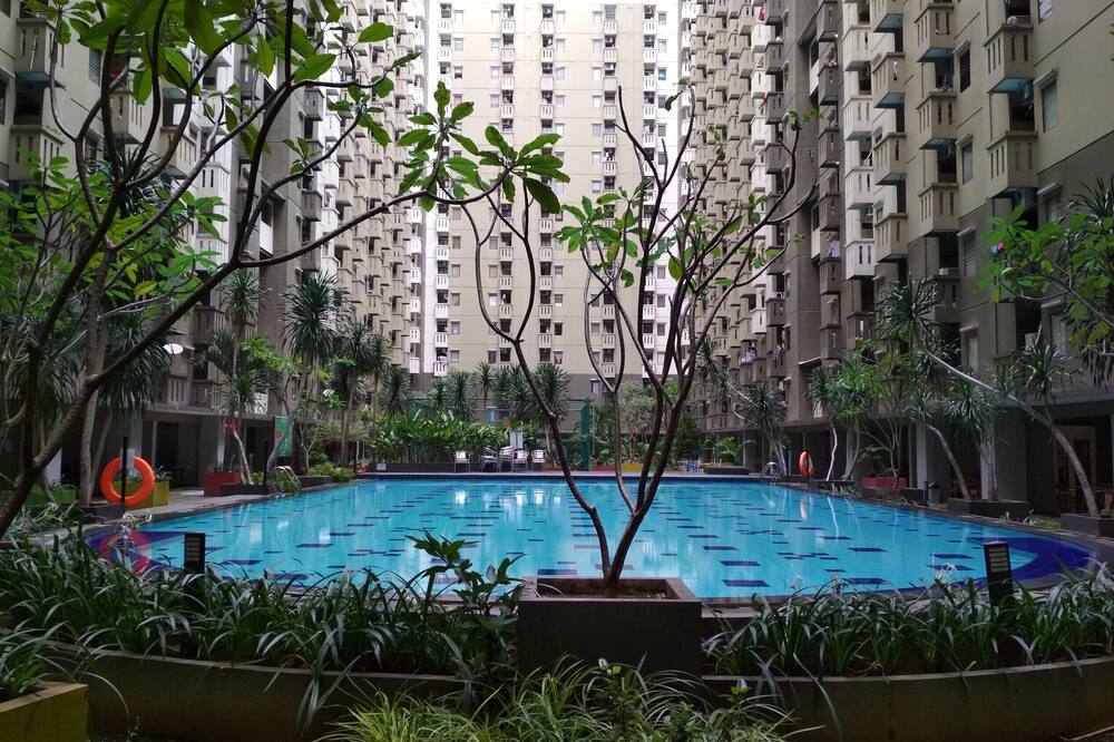 Spacious 3Br At Gateway Ahmad Yani Cicadas Apartment