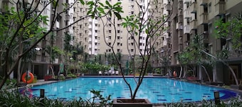 Spacious 3Br At Gateway Ahmad Yani Cicadas Apartment