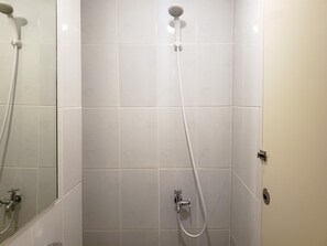 Monolocale, 1 letto queen | Bagno | Doccia, set di cortesia gratuito, asciugamani
