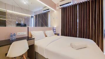 Studio, 1 Queen Bed | Individually decorated, individually furnished, bed sheets