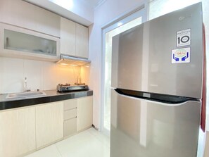 Apartment, 1 Bedroom | Private kitchen | Fridge, stovetop, cookware/dishes/utensils