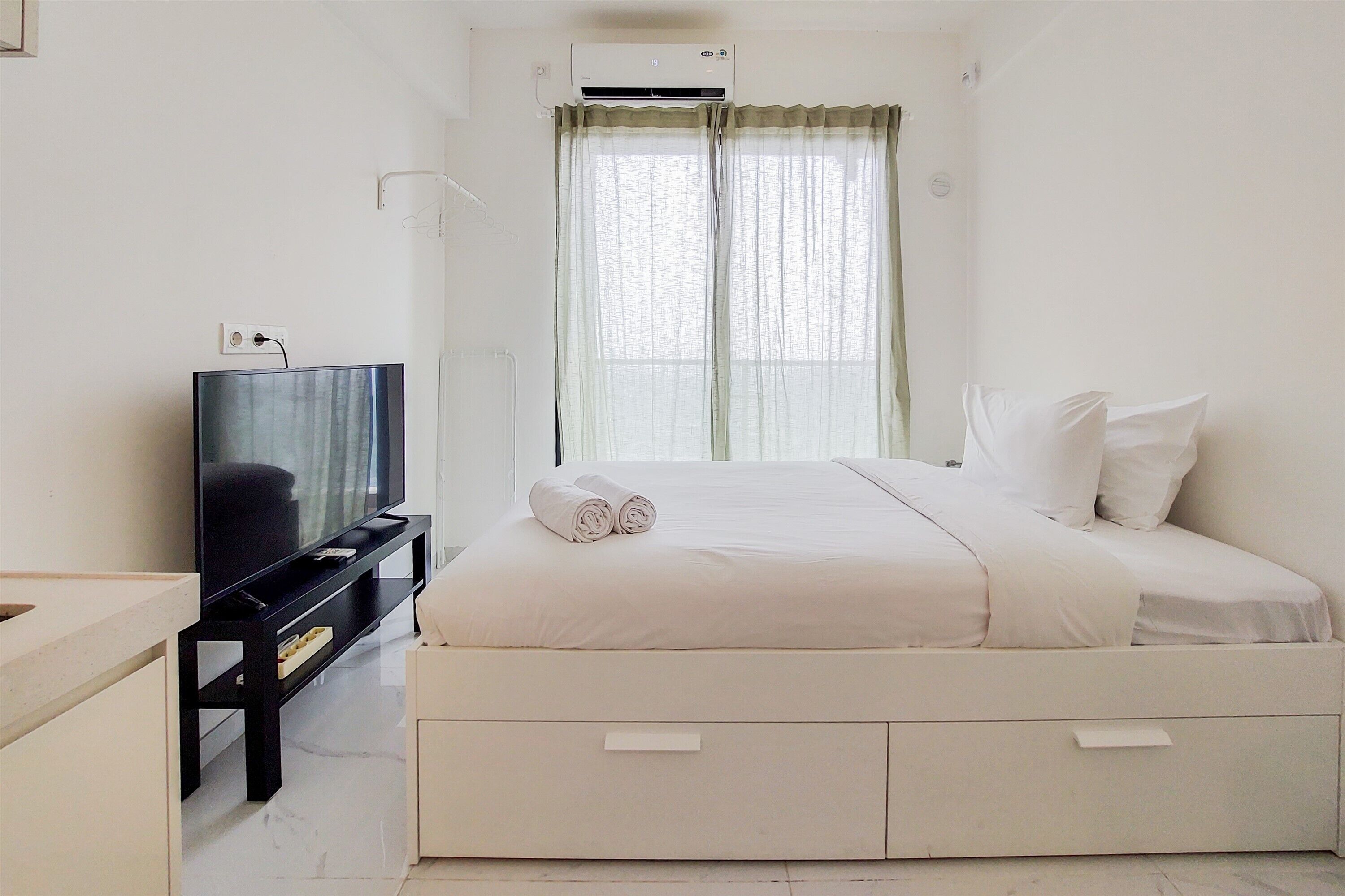 Apartment | Individually decorated, individually furnished, bed sheets