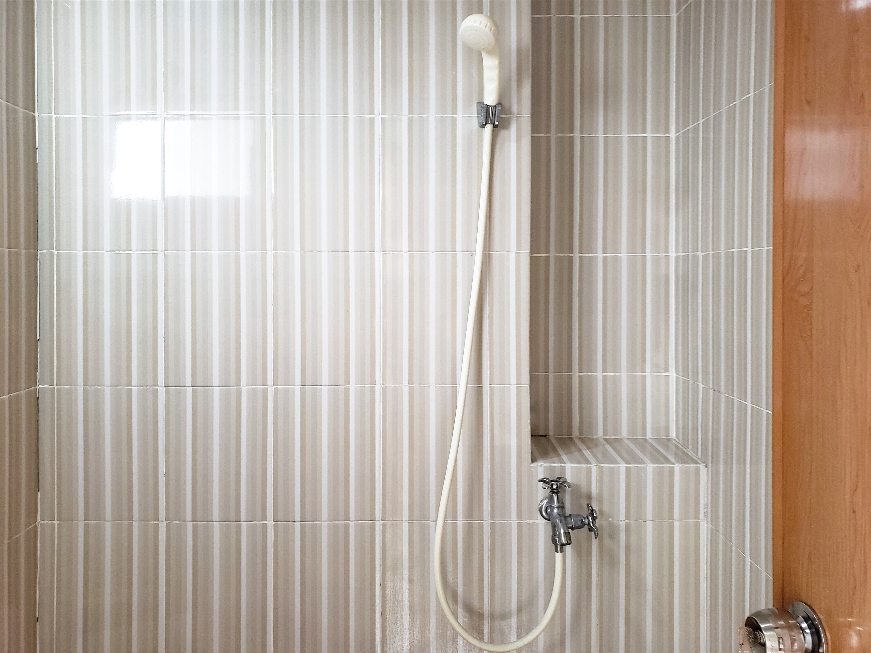 Apartemen | Kamar mandi | Shower, perlengkapan mandi gratis,  dan handuk