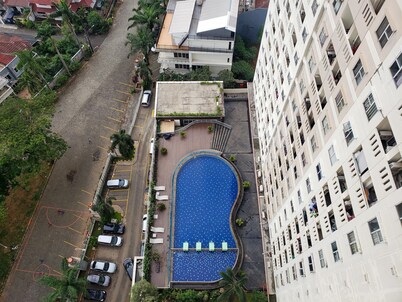 Nice And Comfort 2Br At Belmont Residence Puri Apartment
