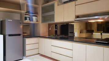 Apartment, 1 Bedroom | Private kitchen | Fridge, microwave, stovetop, electric kettle