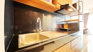Apartment | Private kitchen | Fridge, microwave, stovetop, electric kettle