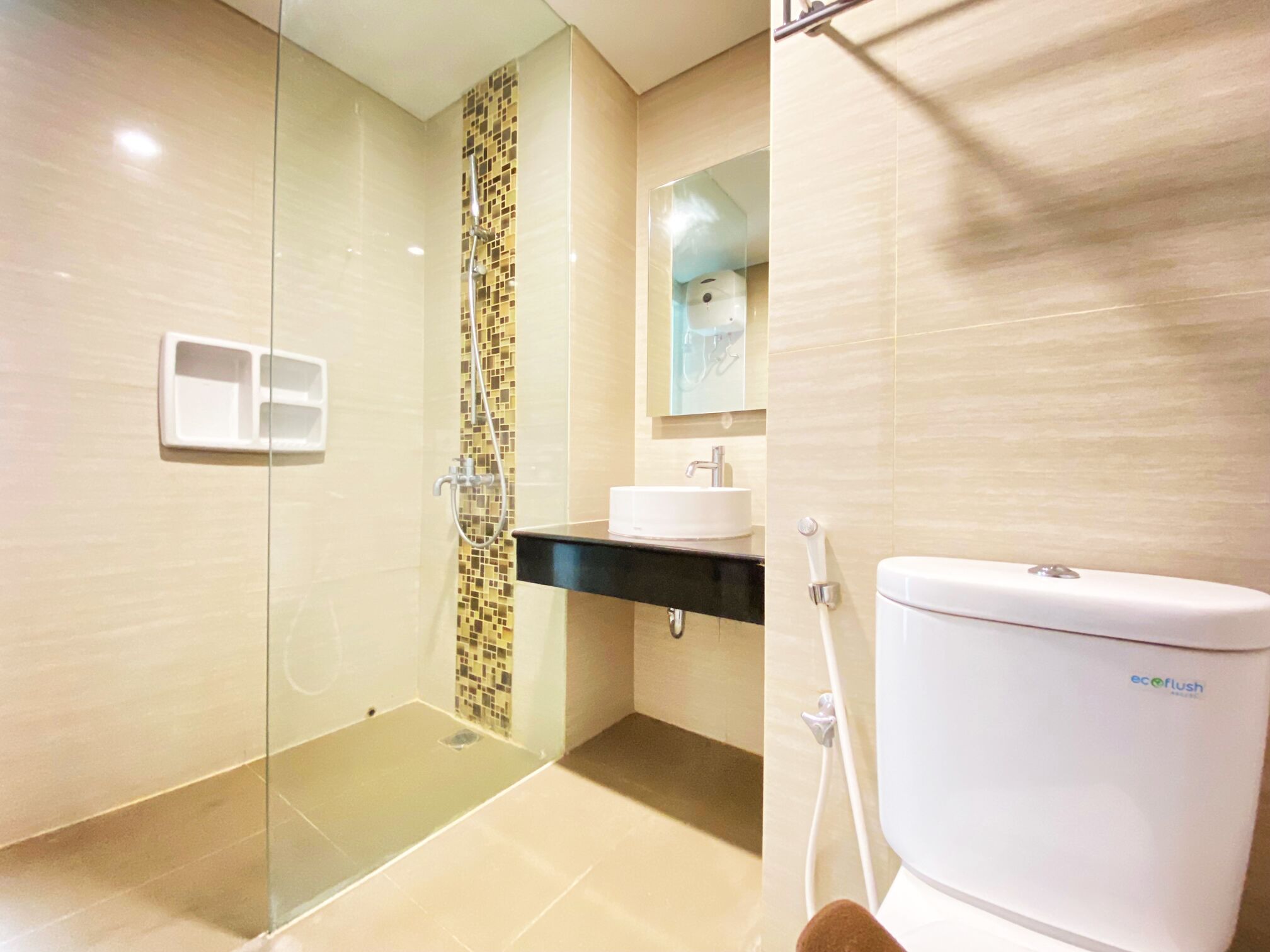 Apartment | Bilik Mandi | Pancuran mandi, kelengkapan dandanan diri percuma, tuala disediakan 