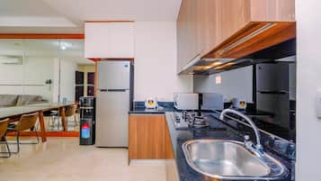 Apartment, 2 Bedrooms | Private kitchen | Fridge, cookware/dishes/utensils