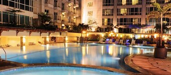 Fancy And Nice Studio At El Royale Apartment