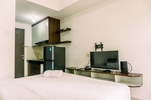 Individually decorated, individually furnished - Nice And Comfort Studio Room At Serpong Garden Apartment (Cisauk)