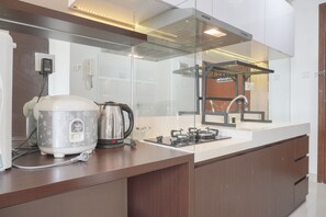 Apartment | Private kitchen | Fridge, cookware/dishes/utensils