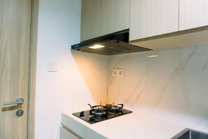 Private kitchen - Well Furnished And Elegant 1Br At Bintaro Embarcadero Apartment (South Tangerang)