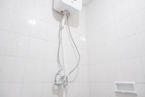 Apartment | Bathroom | Shower, free toiletries, towels - Tidy Studio With Comfortable Design At Signature Park Grande Apartment (Jakarta)