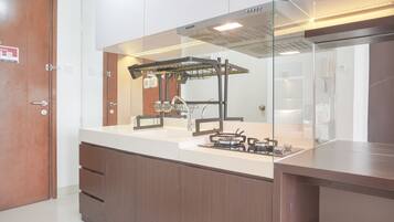 Apartment | Private kitchen | Fridge, cookware/dishes/utensils