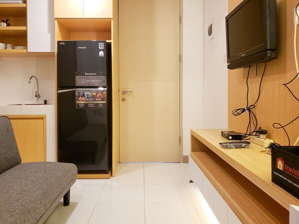 Apartment, 2 Bedrooms | Living area | TV
