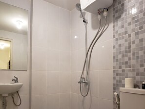 Apartment, 2 Bedrooms | Bathroom