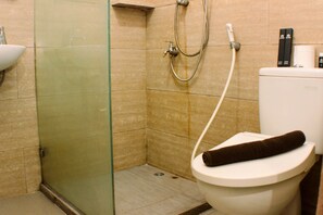 Apartment | Bathroom | Shower, free toiletries, towels