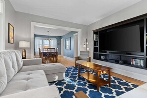 Smart-TV, Videospiele, Tischfußball