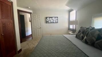 1 bedroom, desk, WiFi, bed sheets