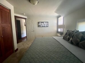 1 bedroom, desk, WiFi, bed sheets