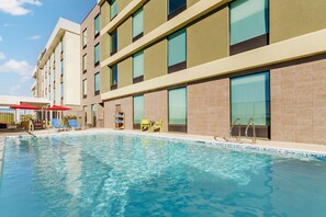 Outdoor pool, pool loungers - Home2 Suites by Hilton Scottsdale North (Scottsdale)