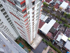 Exterior - Cozy And High Floor Studio Room At Vida View Makassar Apartment (Makassar)