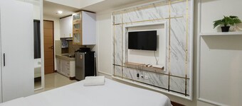 White And Cozy Studio At Vida View Makassar Apartment