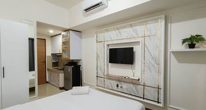 White And Cozy Studio At Vida View Makassar Apartment